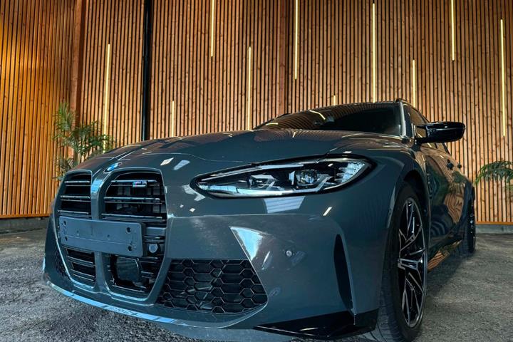 Grå BMW M3 fra 2023
