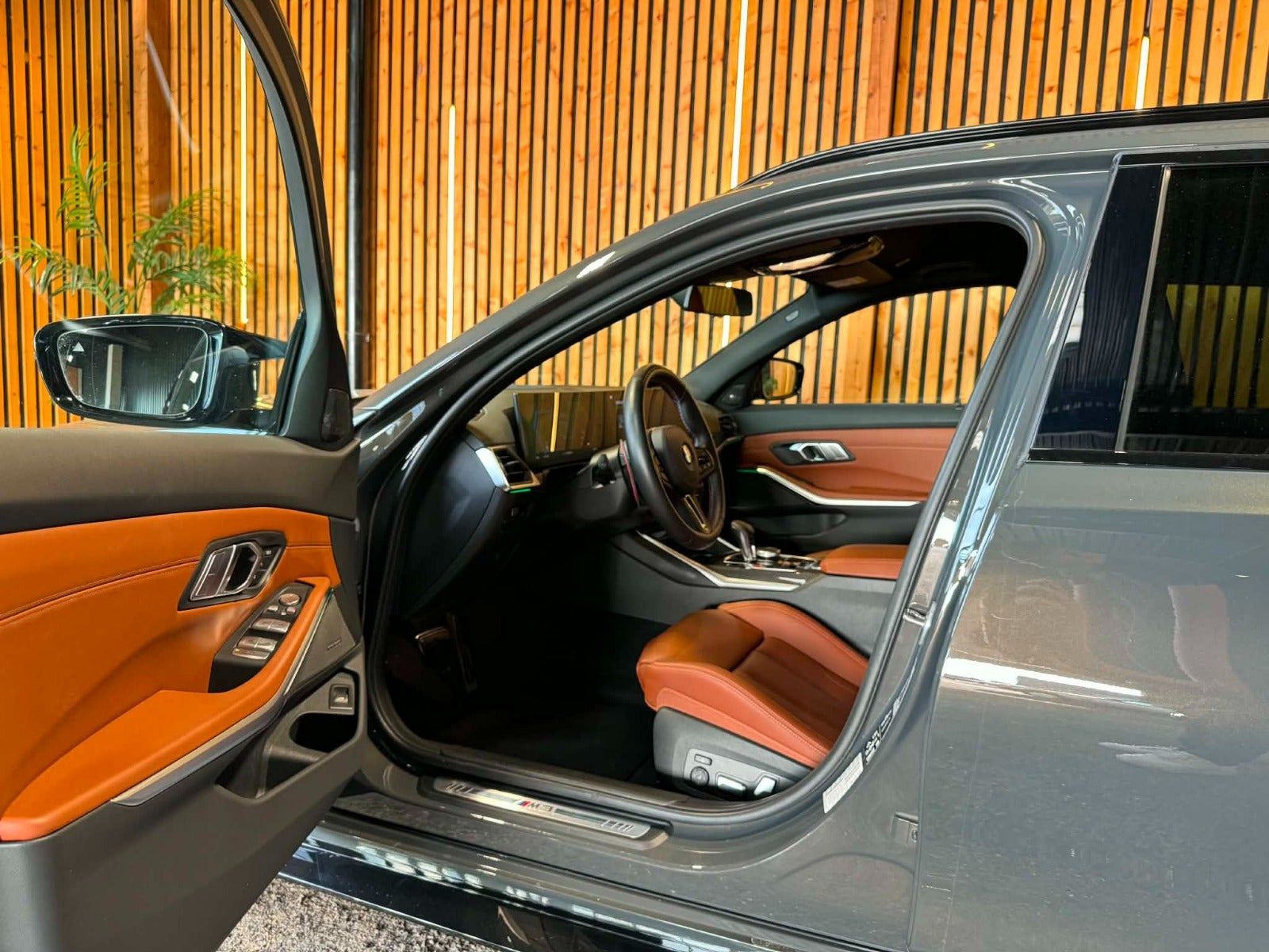 Grå BMW M3 fra 2023