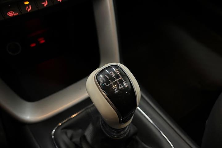 Brun Kia Ceed fra 2014
