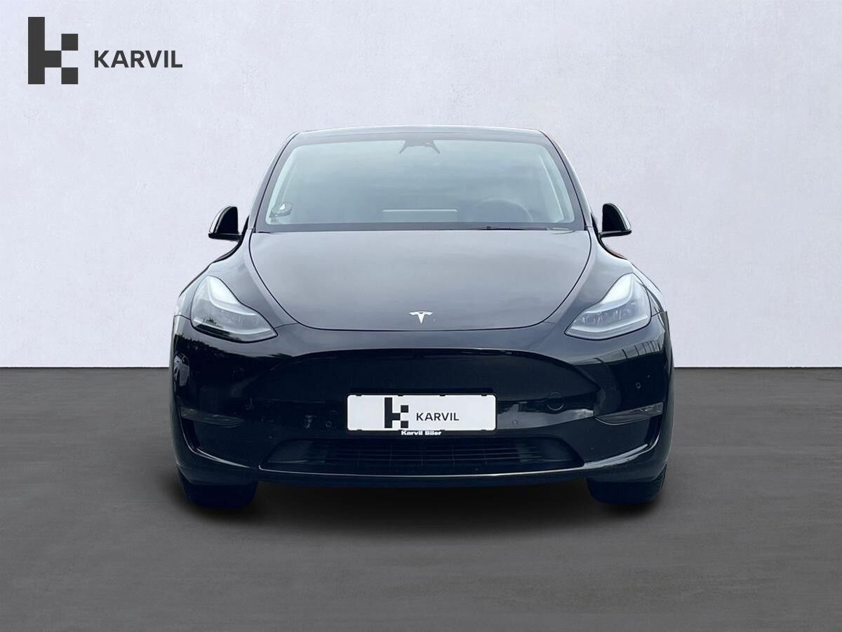Sort Tesla Model Y fra 2022
