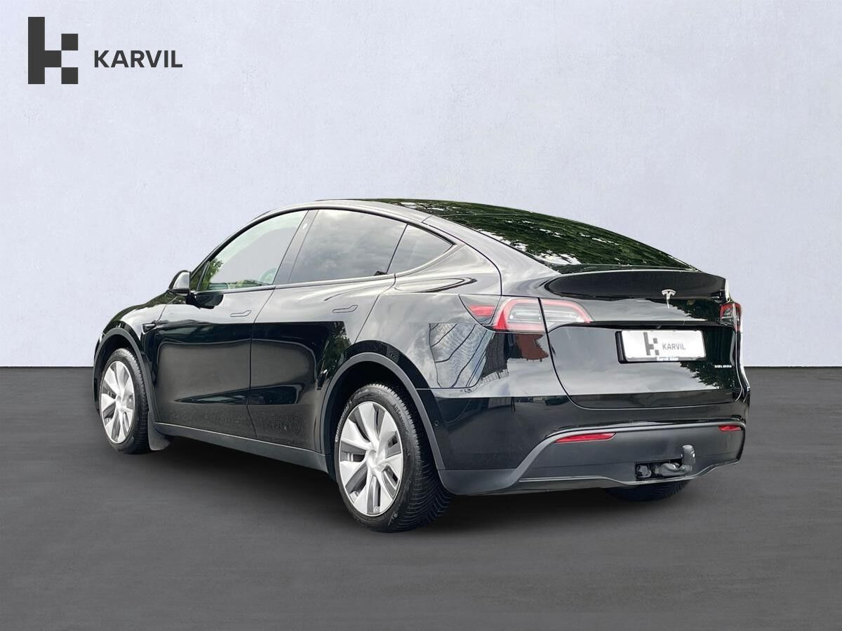 Sort Tesla Model Y fra 2022