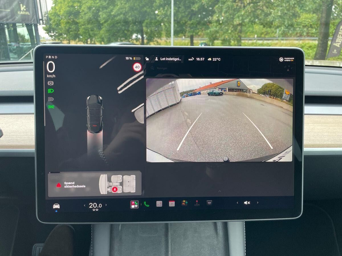 Sort Tesla Model Y fra 2022