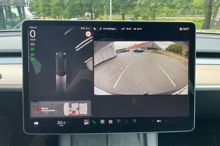 Sort Tesla Model Y fra 2022
