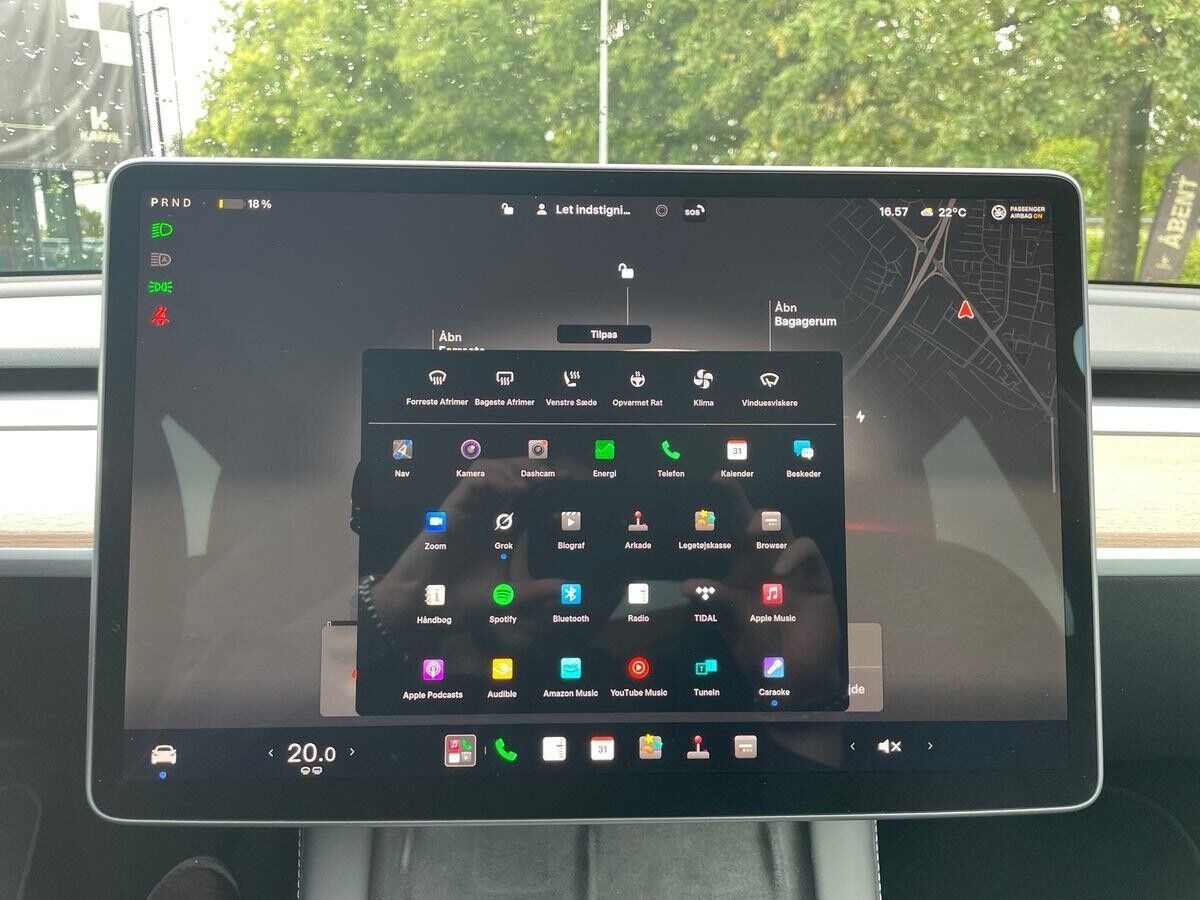Sort Tesla Model Y fra 2022