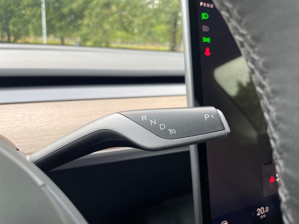 Sort Tesla Model Y fra 2022