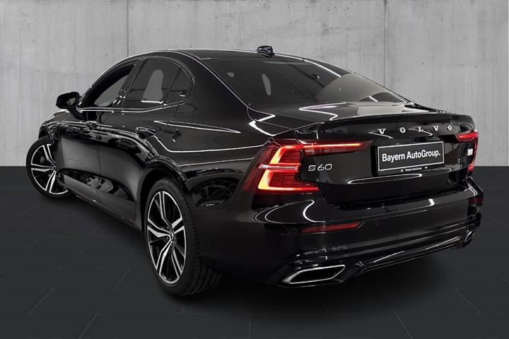 Sort Volvo S60 fra 2022