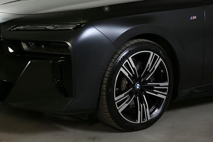 Sort BMW i7 fra 2023