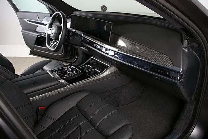 Sort BMW i7 fra 2023