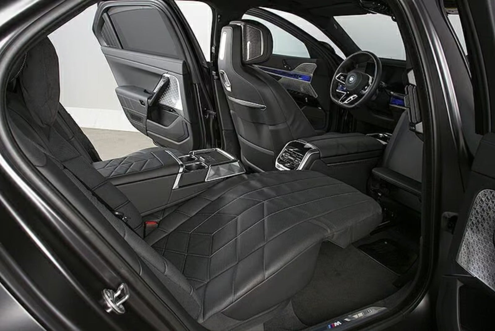 Sort BMW i7 fra 2023