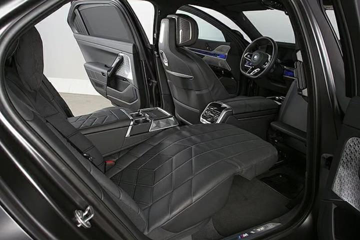 Sort BMW i7 fra 2023