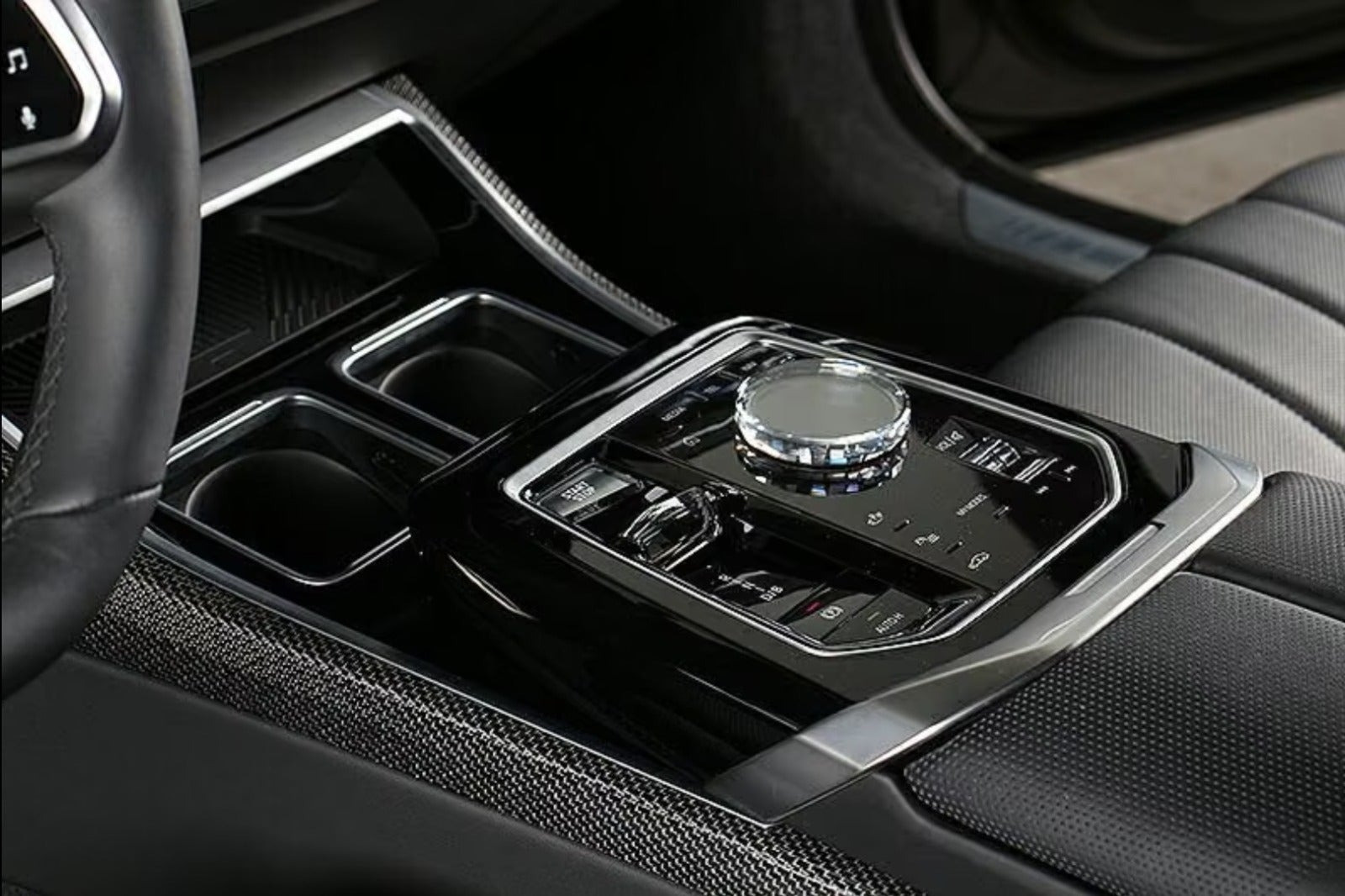 Sort BMW i7 fra 2023