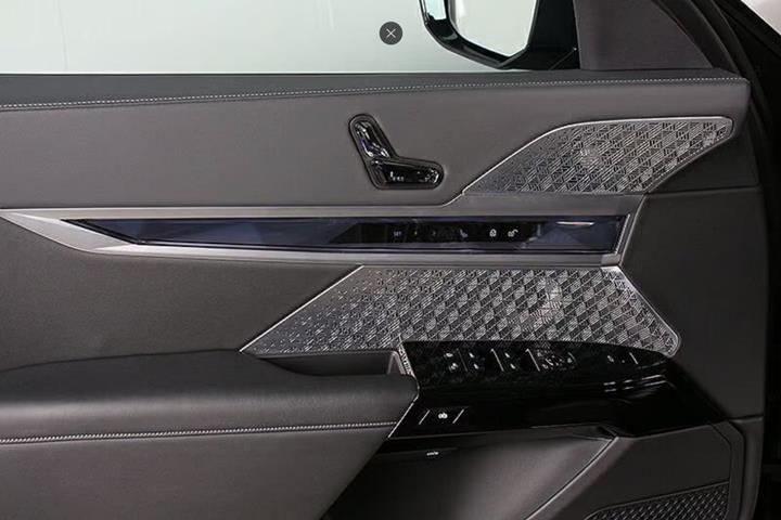 Sort BMW i7 fra 2023