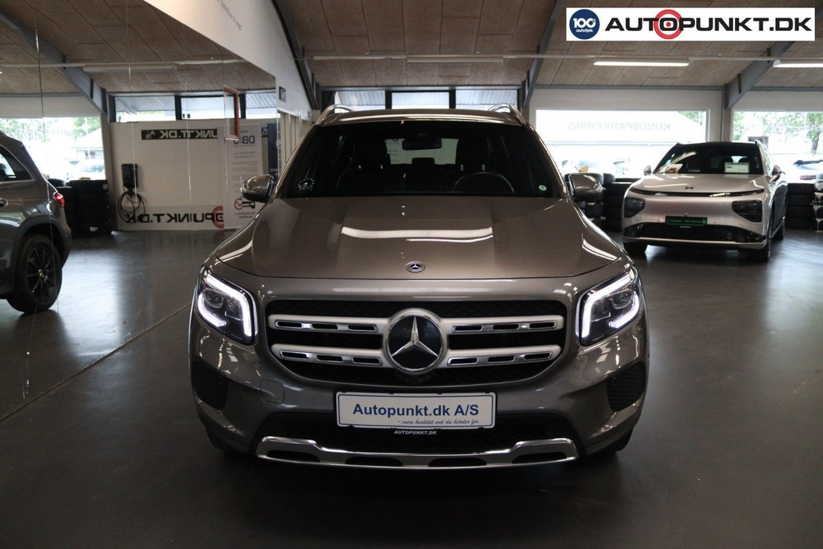 Grå Mercedes GLB200 d fra 2022