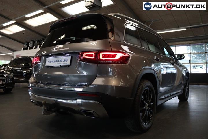 Grå Mercedes GLB200 d fra 2022