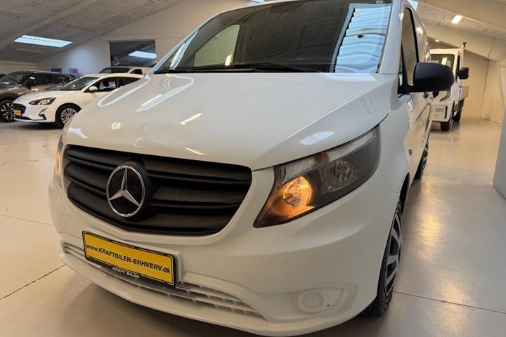 Hvid Mercedes Vito 114 fra 2021