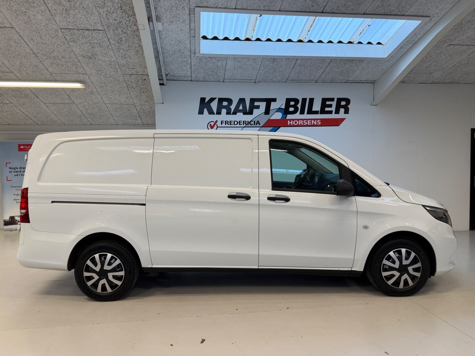 Hvid Mercedes Vito 114 fra 2021
