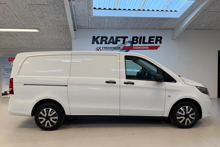 Hvid Mercedes Vito 114 fra 2021