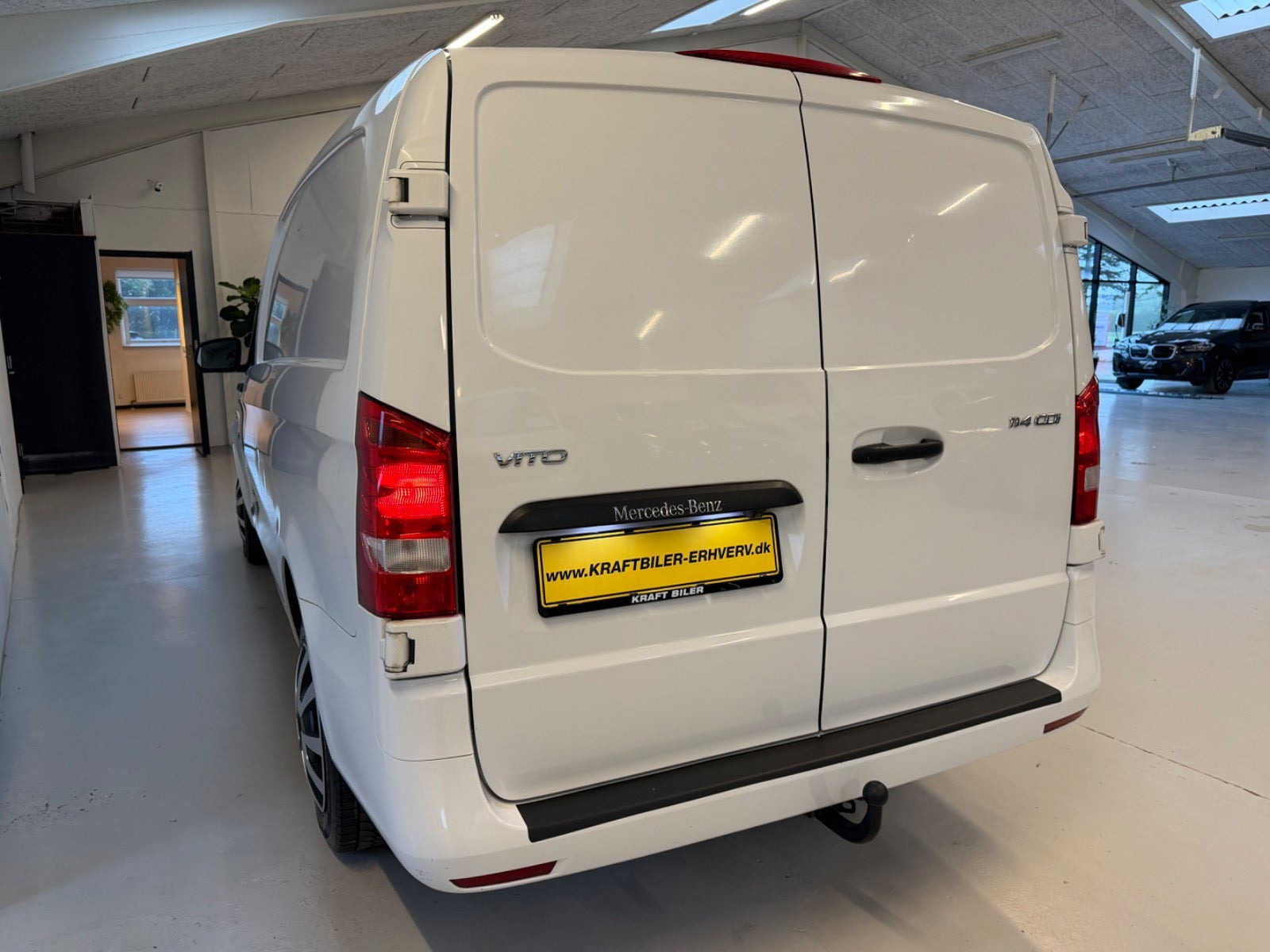 Hvid Mercedes Vito 114 fra 2021