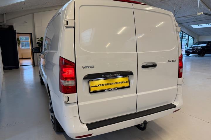 Hvid Mercedes Vito 114 fra 2021