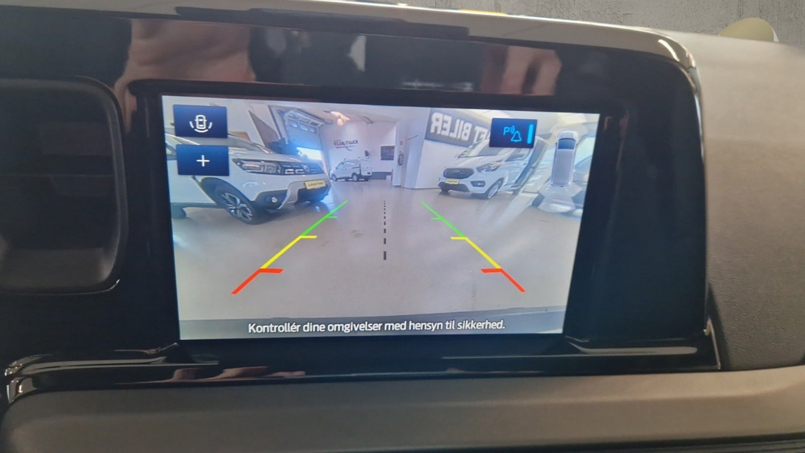 Hvid Ford Transit Courier fra 2024