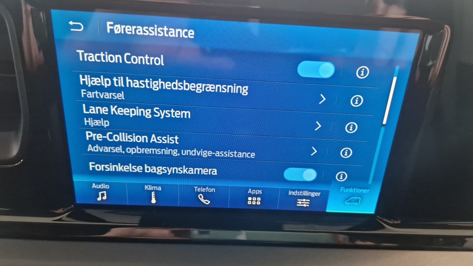 Hvid Ford Transit Courier fra 2024