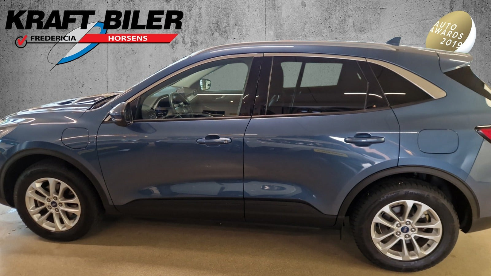 Blå Ford Kuga fra 2022