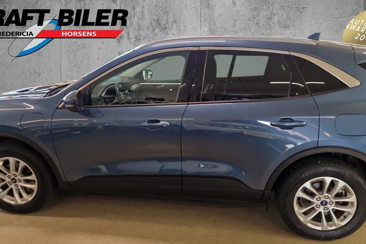 Blå Ford Kuga fra 2022