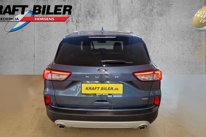 Blå Ford Kuga fra 2022