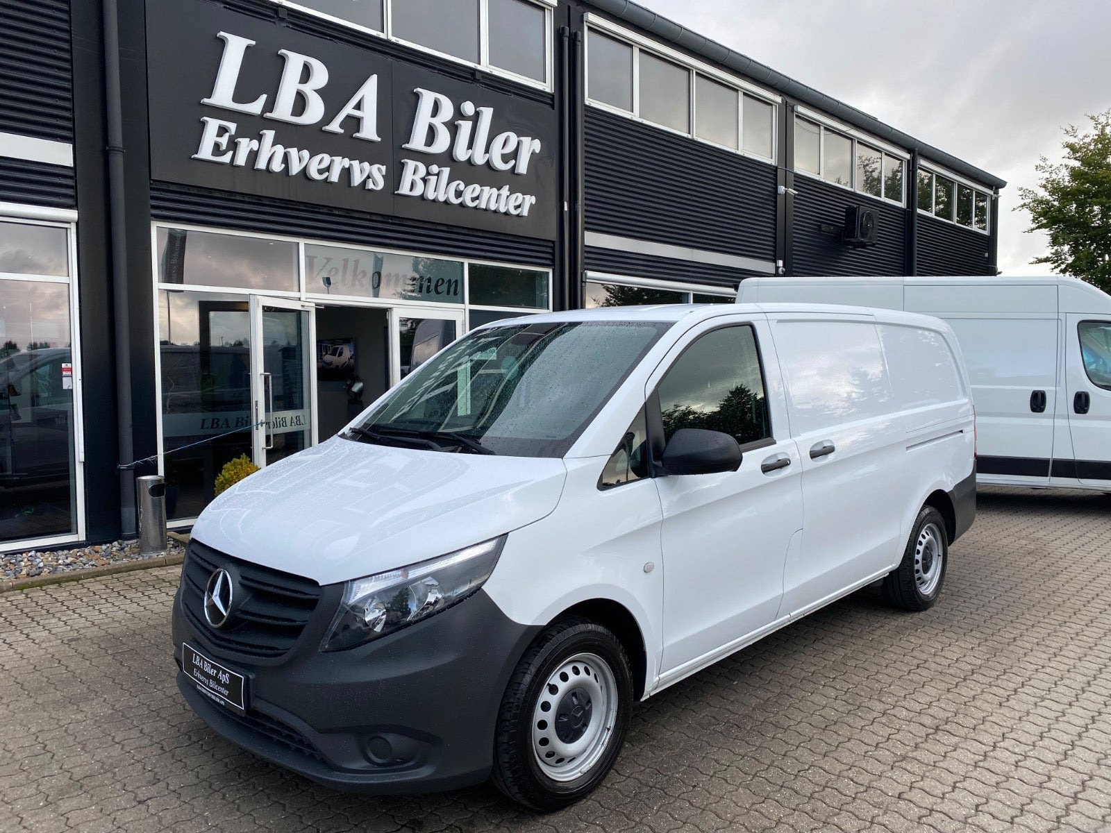 Hvid Mercedes Vito 114 fra 2022