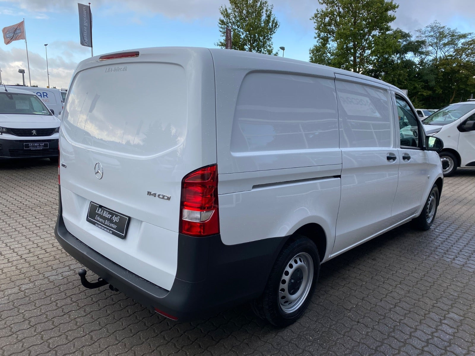 Hvid Mercedes Vito 114 fra 2022
