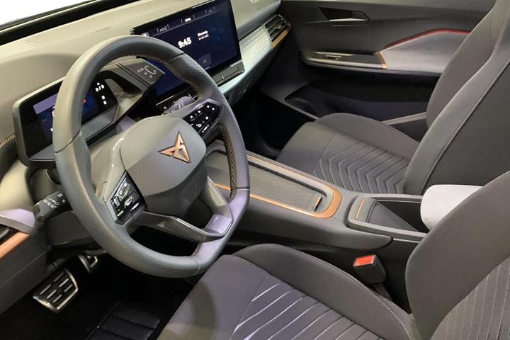 Grå Cupra Born fra 2024