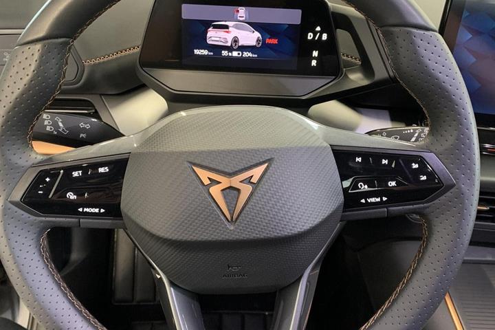 Grå Cupra Born fra 2024