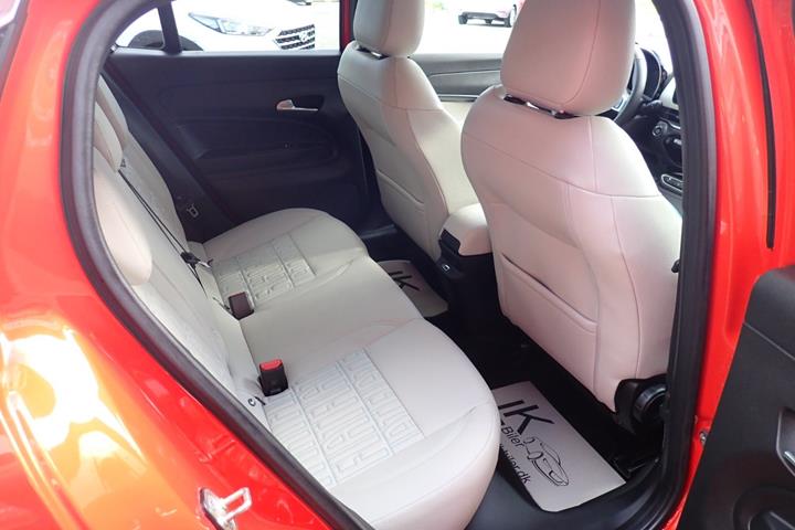 Orange Fiat 600e fra 2023