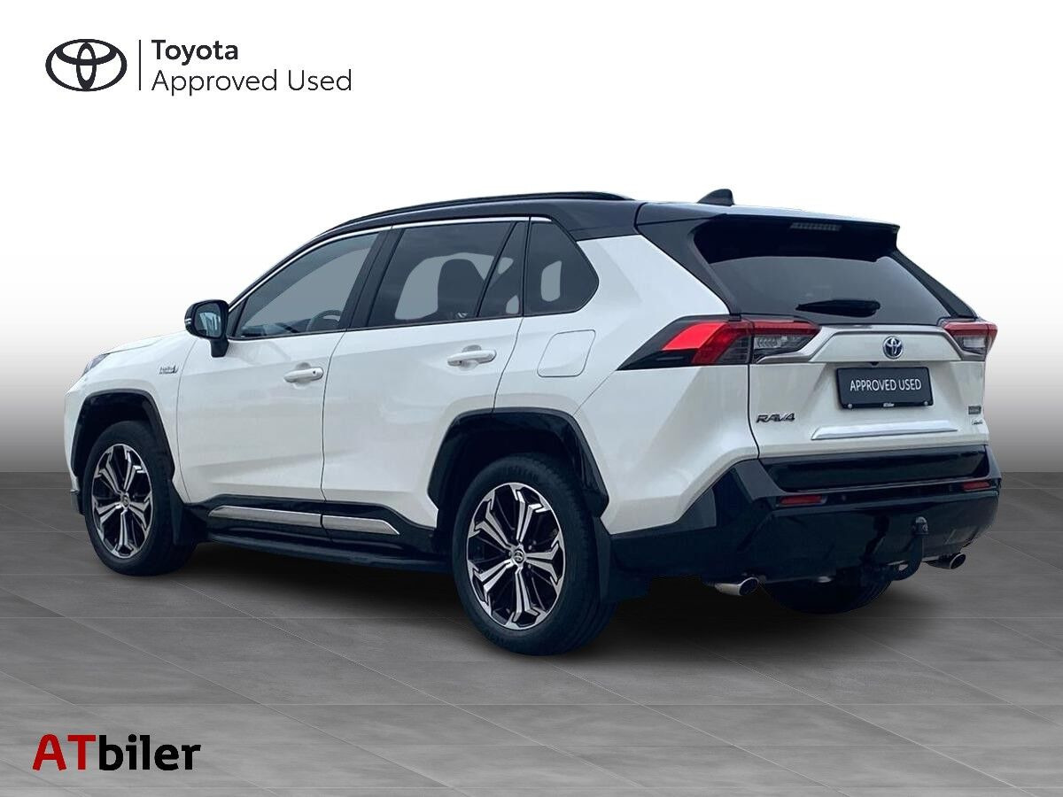 Hvid Toyota RAV4 Plug-in fra 2022