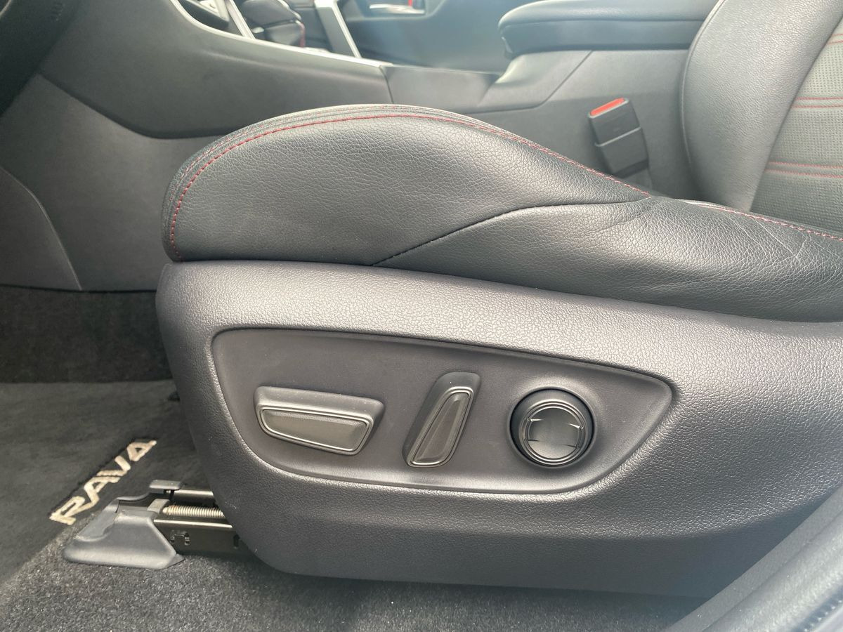 Hvid Toyota RAV4 Plug-in fra 2022