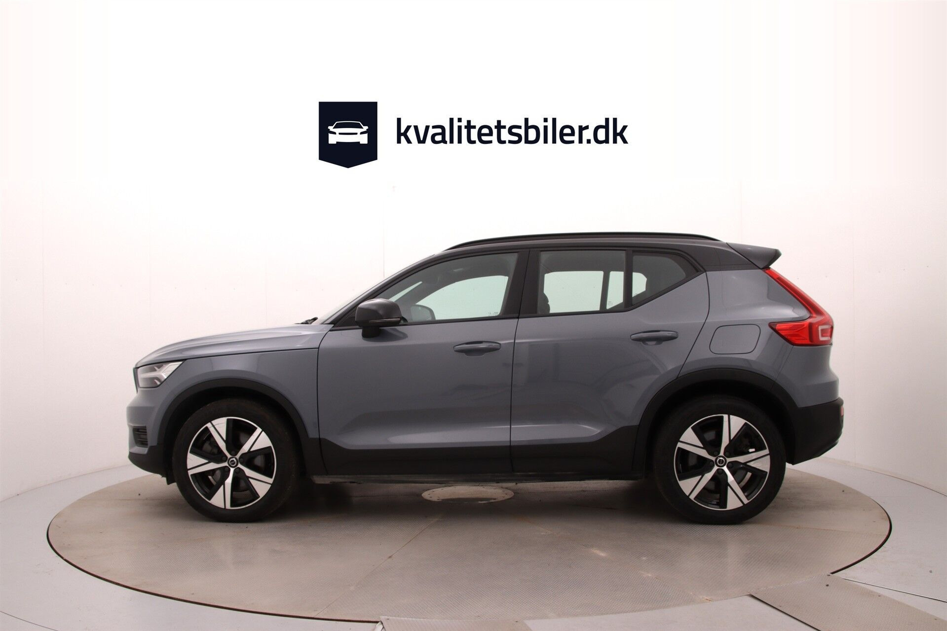 Grå Volvo XC40 fra 2022