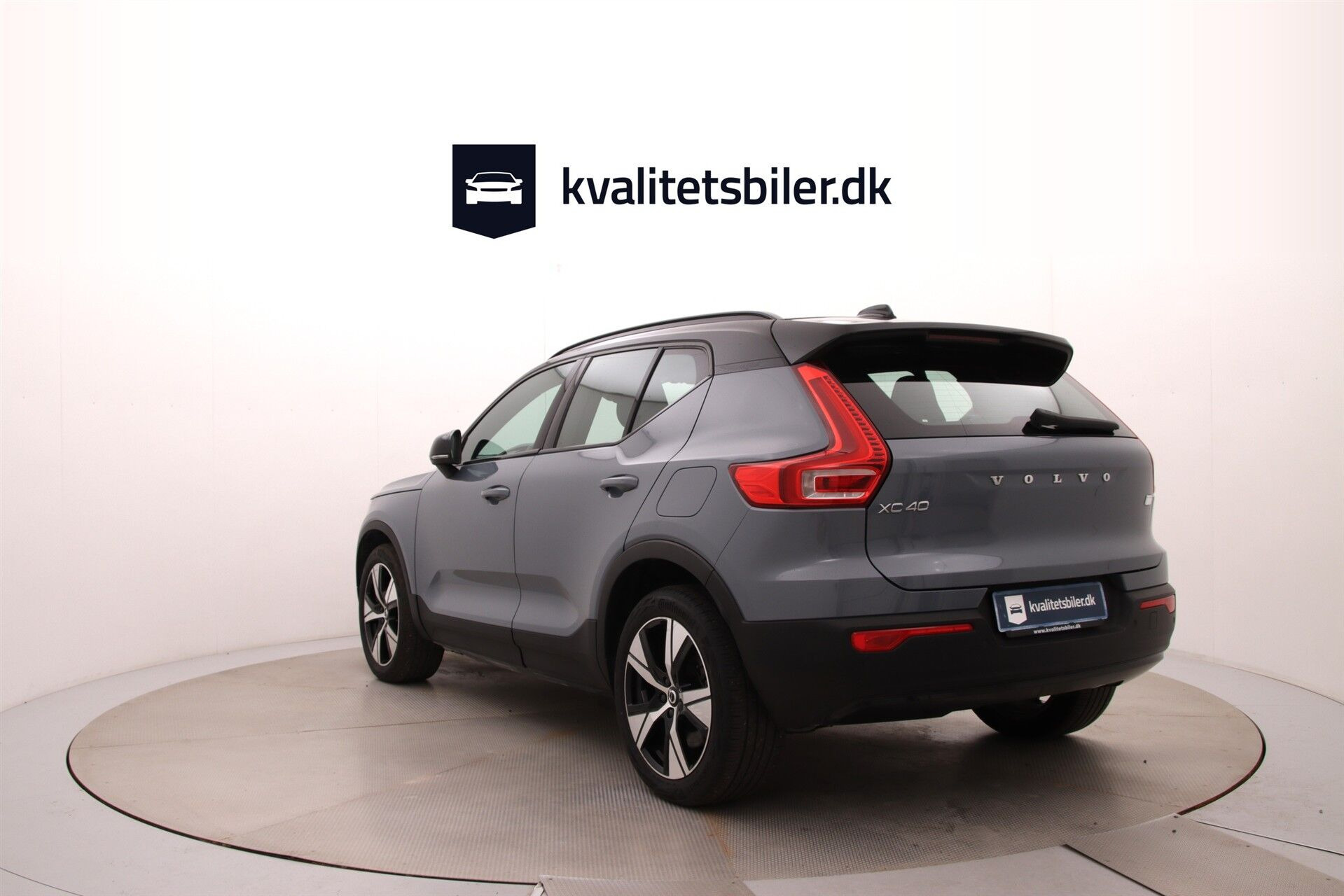 Grå Volvo XC40 fra 2022