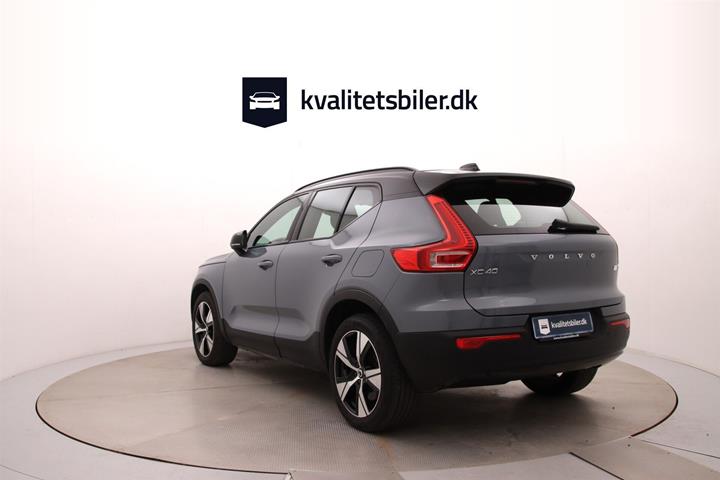 Grå Volvo XC40 fra 2022