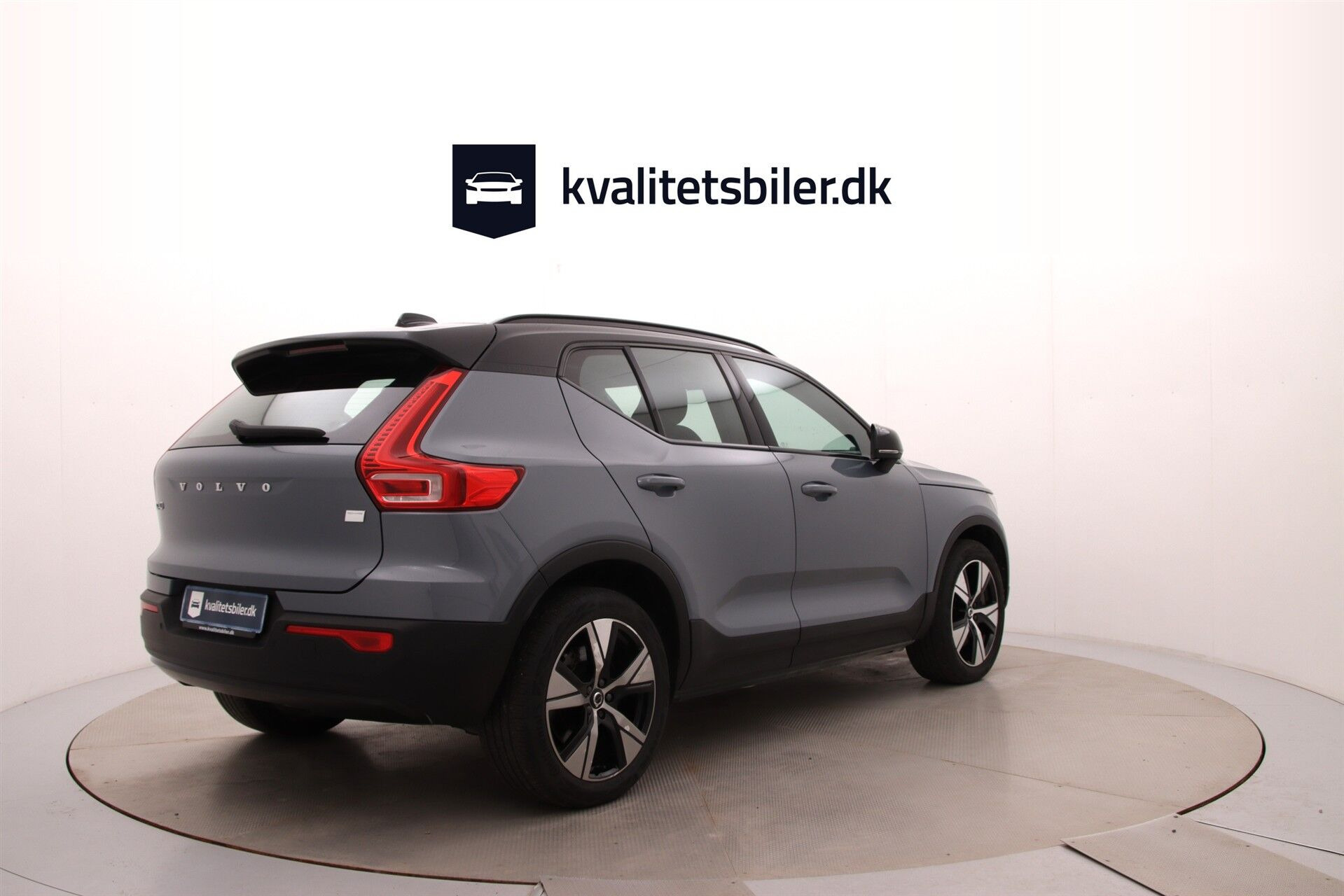 Grå Volvo XC40 fra 2022