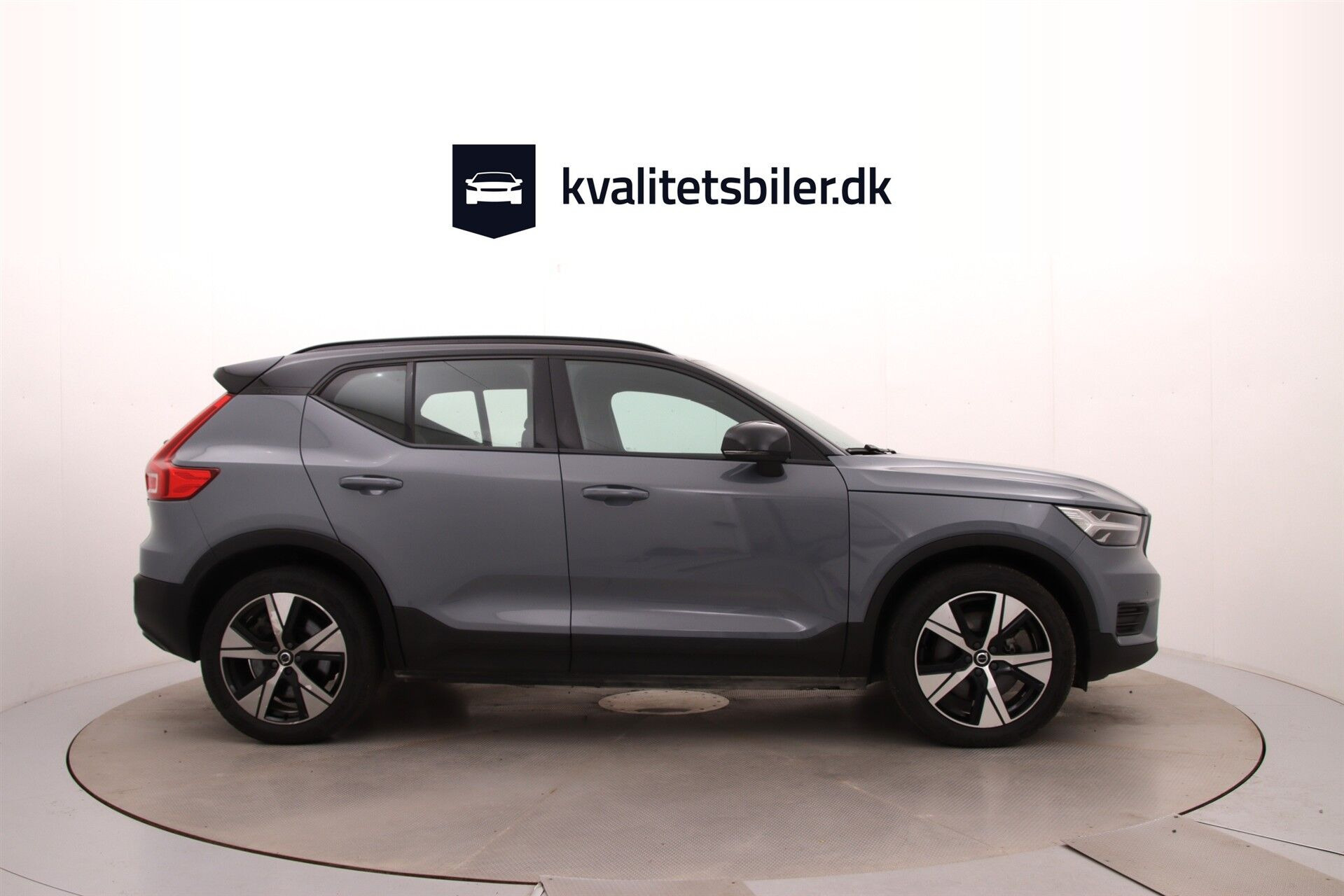 Grå Volvo XC40 fra 2022