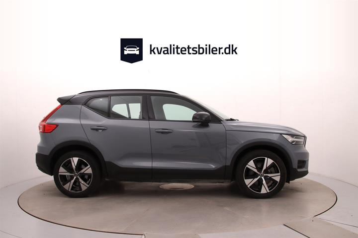 Grå Volvo XC40 fra 2022