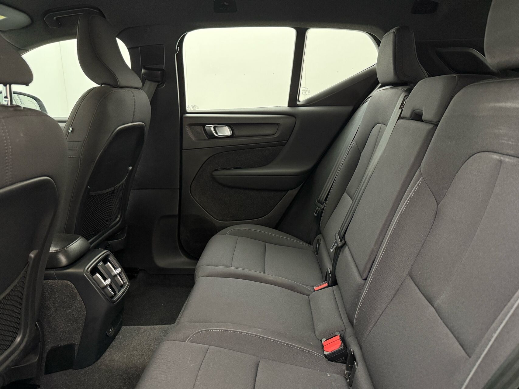 Grå Volvo XC40 fra 2022