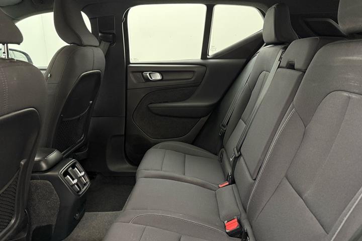 Grå Volvo XC40 fra 2022