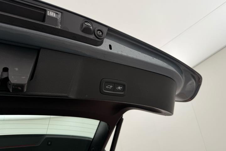 Grå Volvo XC40 fra 2022