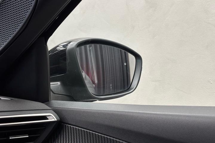 Grå Peugeot e-2008 fra 2026