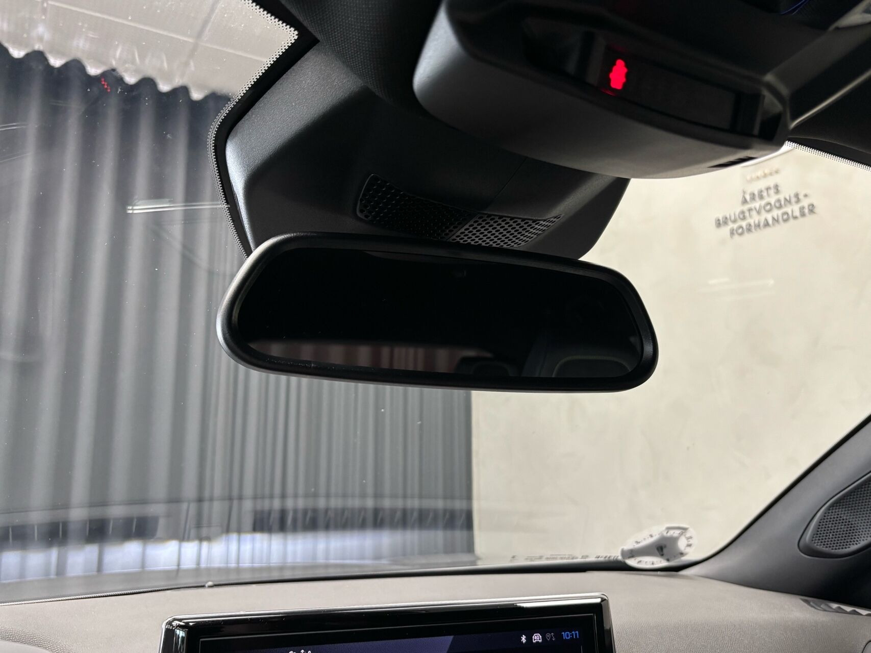 Grå Peugeot e-2008 fra 2026