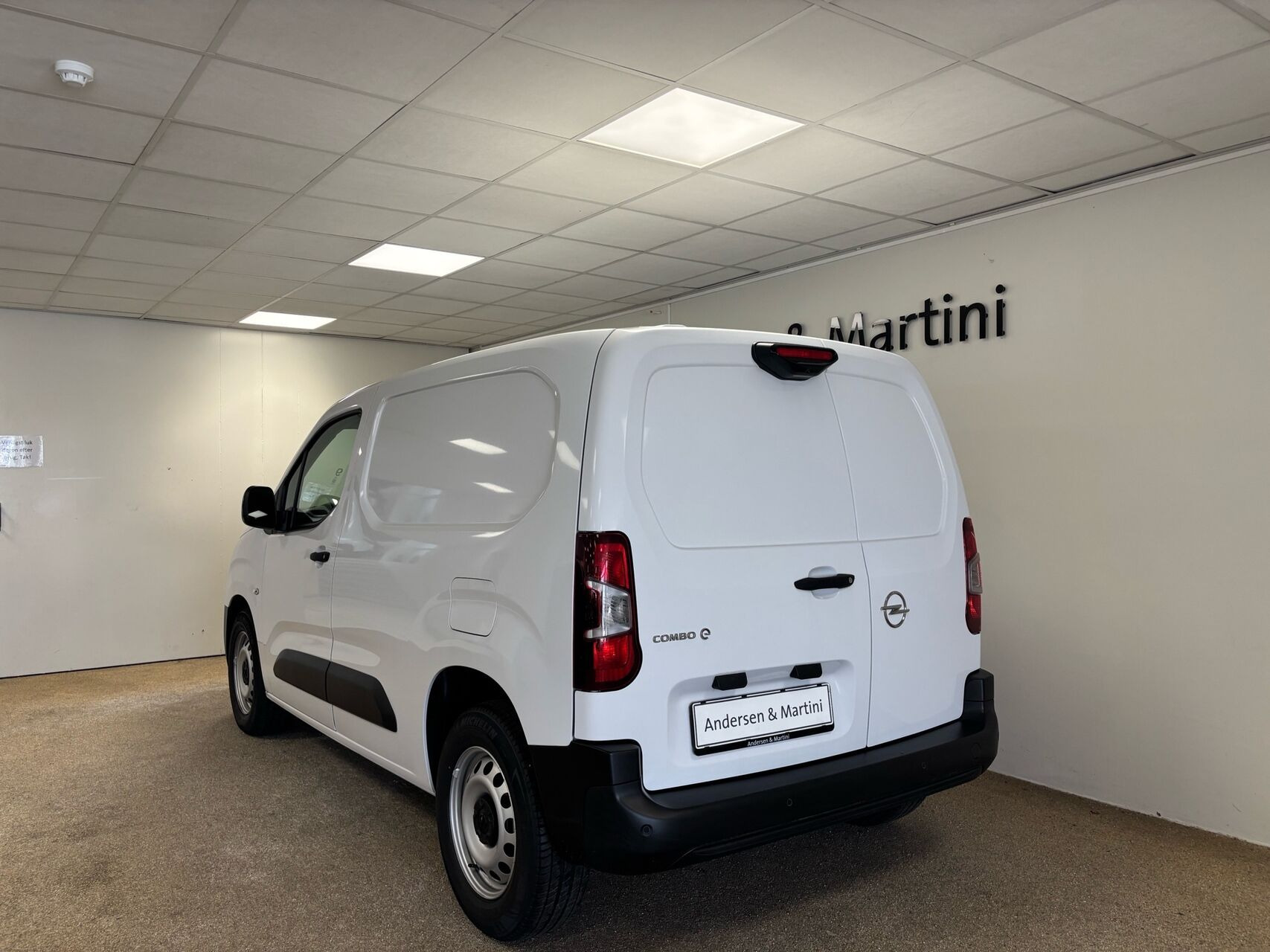 Hvid Opel Combo-e fra 2025