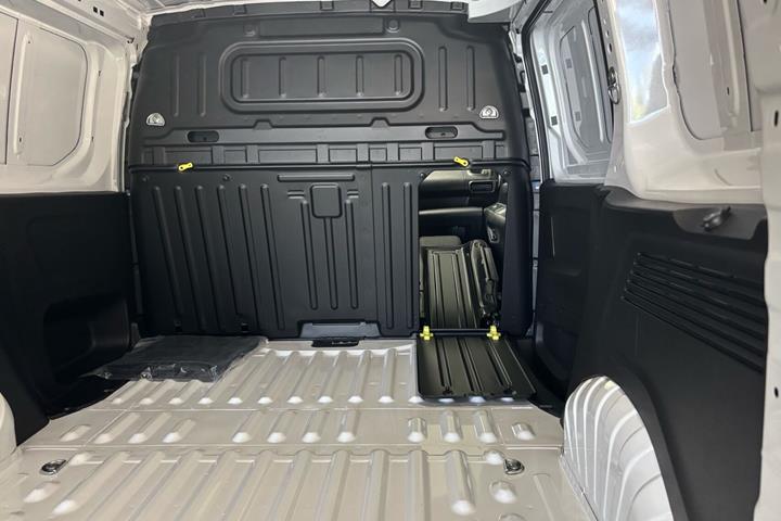 Hvid Opel Combo-e fra 2025