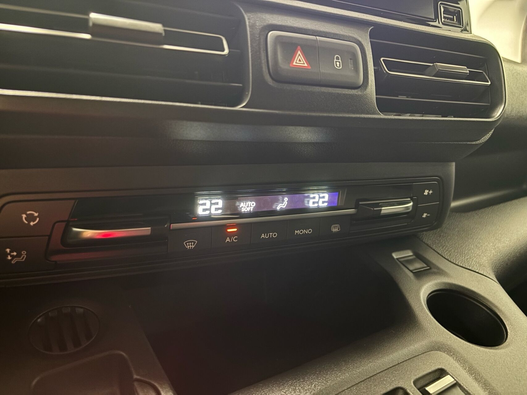 Hvid Opel Combo-e fra 2025