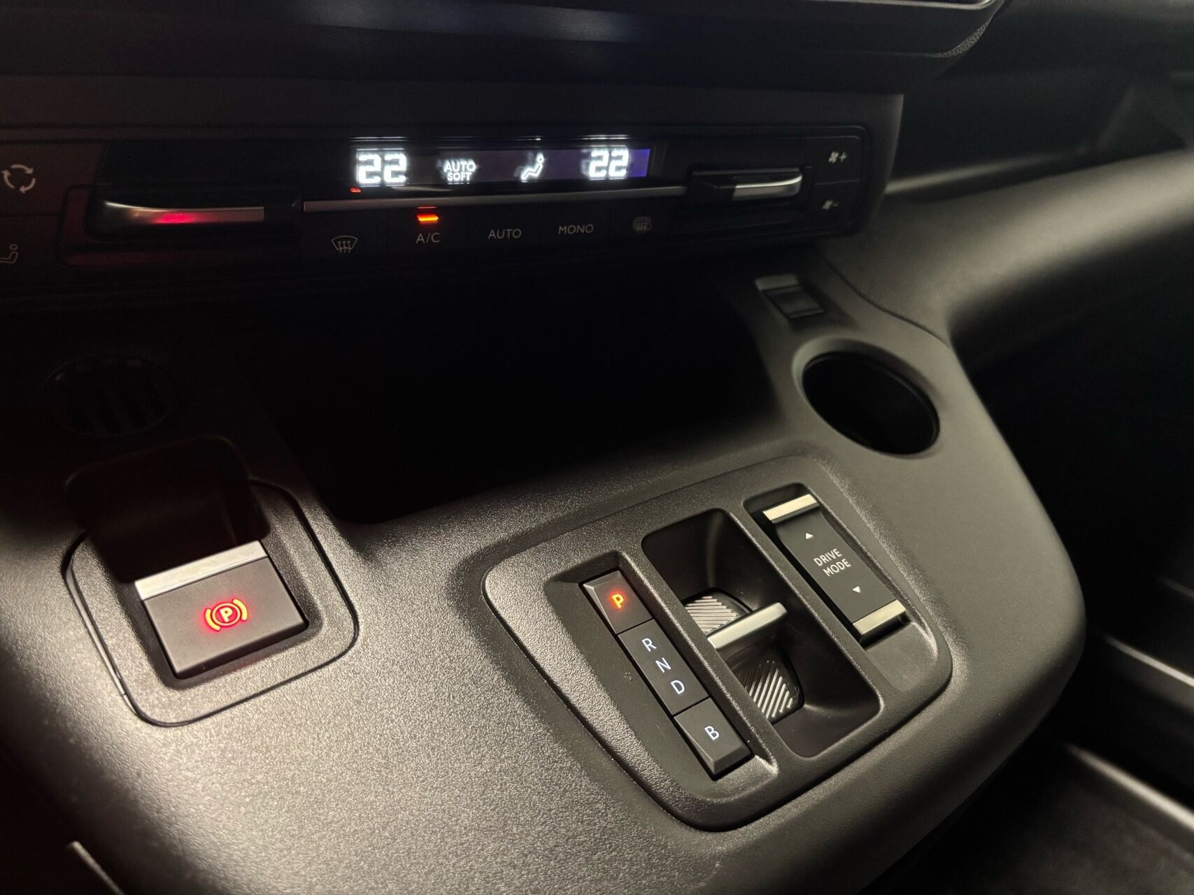 Hvid Opel Combo-e fra 2025